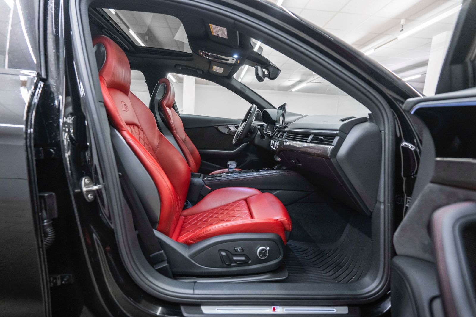 Fahrzeugabbildung Audi S4 3.0T QUATTRO B&O LED 360° MASSAGE CARPLAY