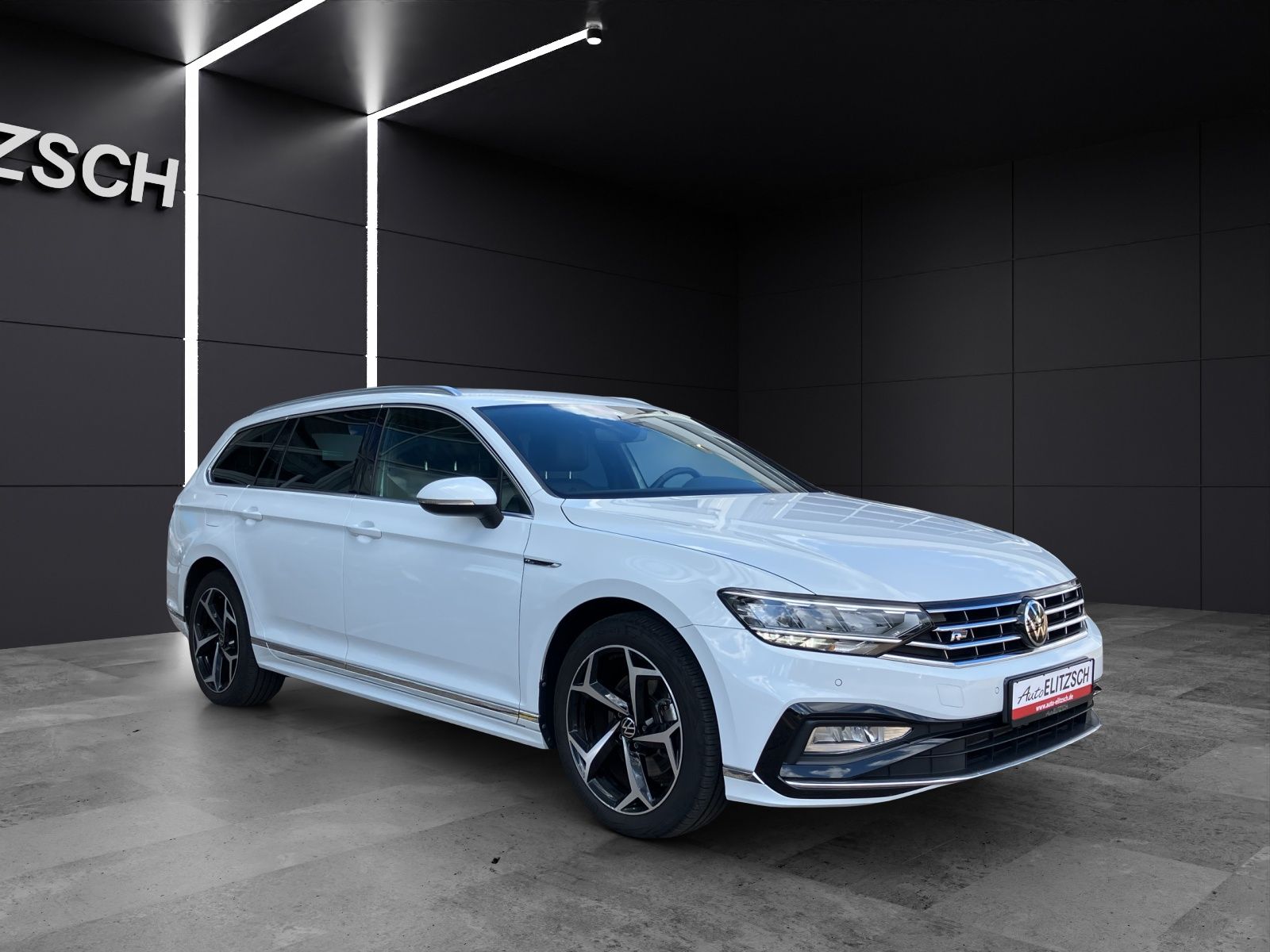 Fahrzeugabbildung Volkswagen Passat Variant R-Line TSI DSG LED ACC NAVI RFK S