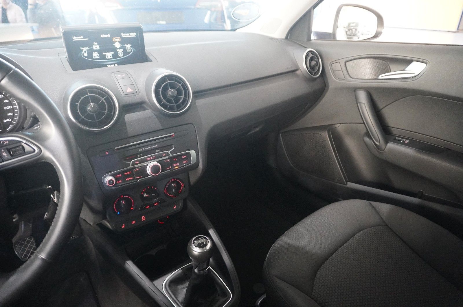 Fahrzeugabbildung Audi A1 Sportback 1.6 TDI NAVI/SHZ/TEMP./KLIMA/MULTI.