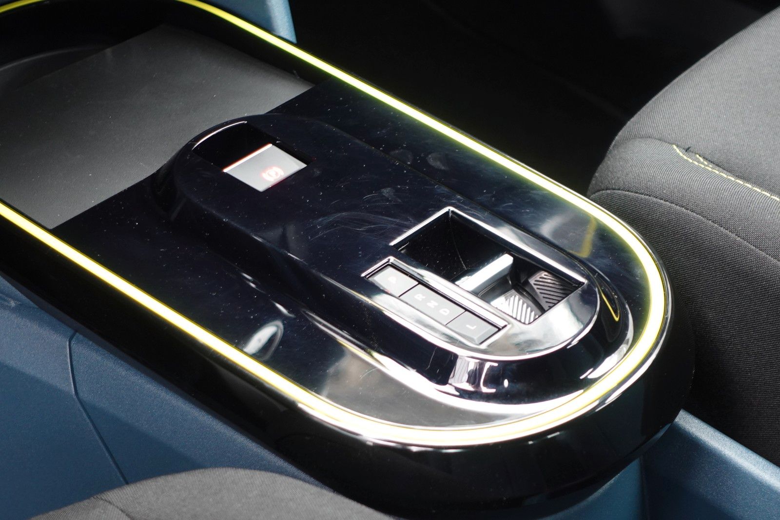 Fahrzeugabbildung Fiat Grande Panda 1.2 Automatik,Carplay, Pixel LED
