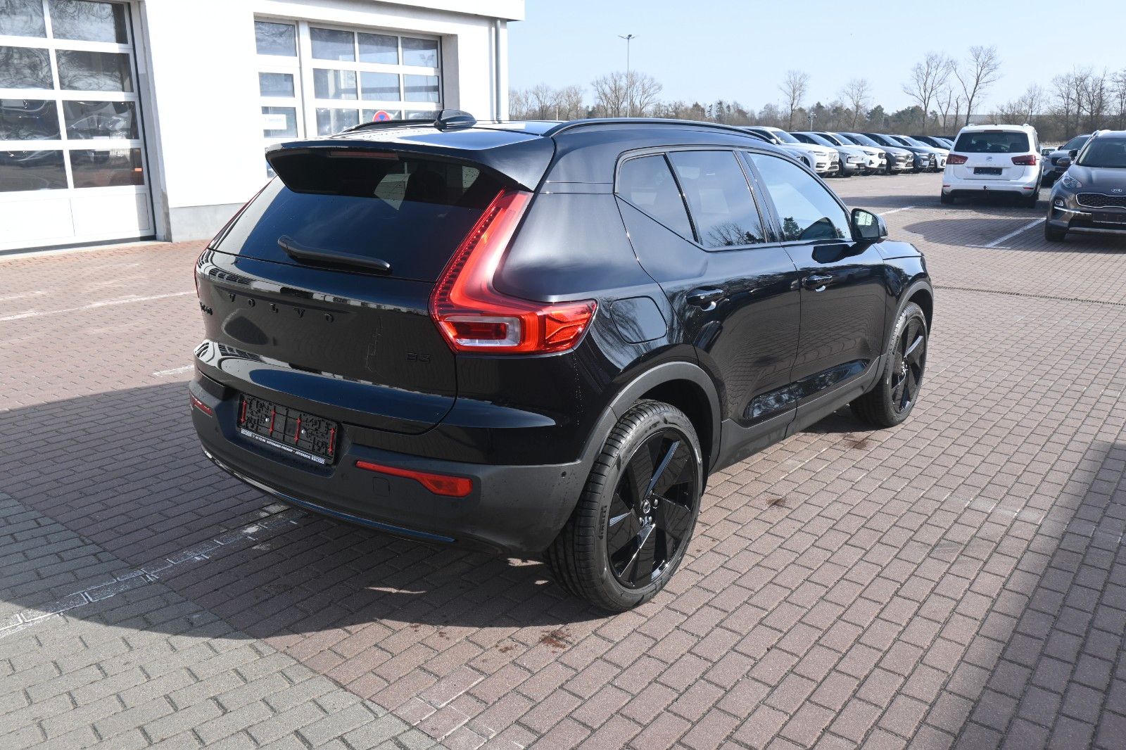 Fahrzeugabbildung Volvo XC40 B3 Plus Black Edition *360°*ACC*NAV*LED*PAN