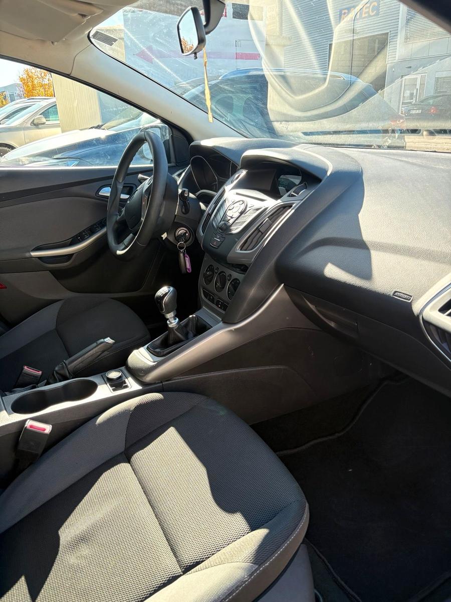 Ford Focus 2014 — photo 11