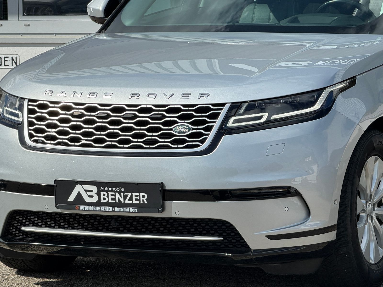 Fahrzeugabbildung Land Rover Range Rover Velar SE/PANO/KAMERA/MERIDIAN/MASSAG