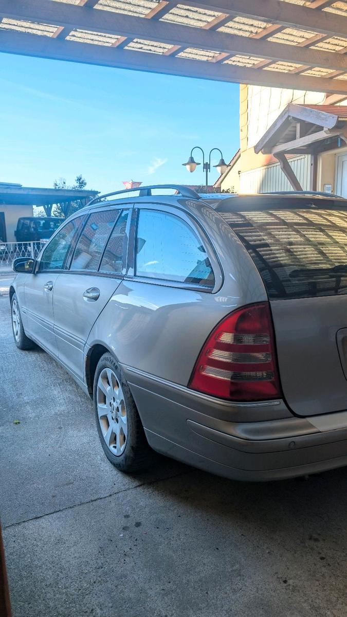 Mercedes-Benz C180 2004 — engine 143 HP (105kW)