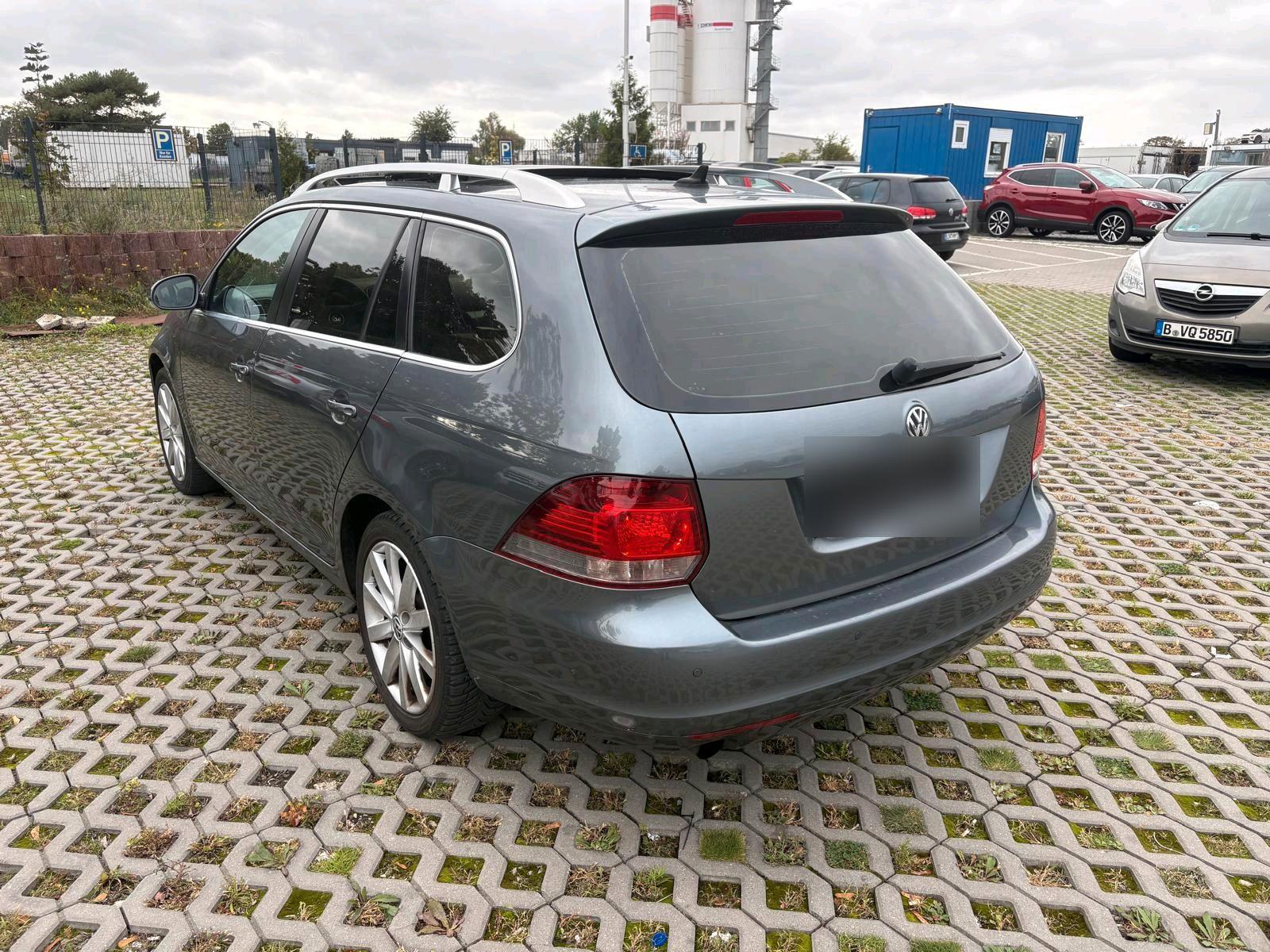 Volkswagen Golf 2011 — engine 105 HP (77kW)