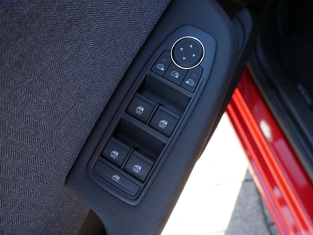 Fahrzeugabbildung Renault Clio Techno TCe 90 KLIMA PDC SHZ KAMERA NAVI LED