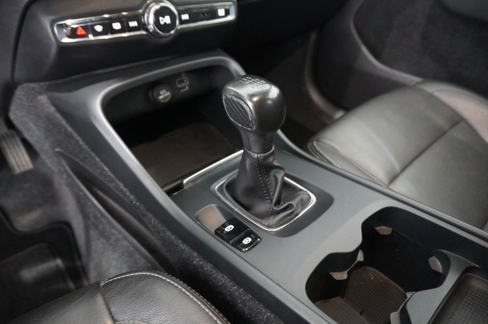 Fahrzeugabbildung Volvo XC40 T3 Momentum Pro LED/NAVI/LEDER/AHK/CAM