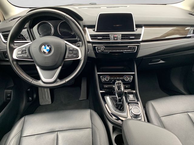 Fahrzeugabbildung BMW 218i Gran Tourer Luxury 7-Sitzer+LED+Navi+Leder