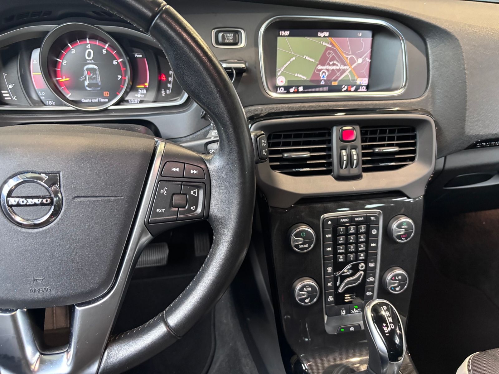 Fahrzeugabbildung Volvo V40 Cross Country Momentum LED NAVI ALU