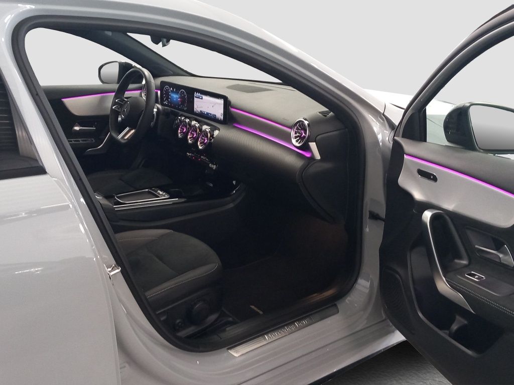 Fahrzeugabbildung Mercedes-Benz A 180 Kompaktlimousine AMG Line*Night Paket*LED