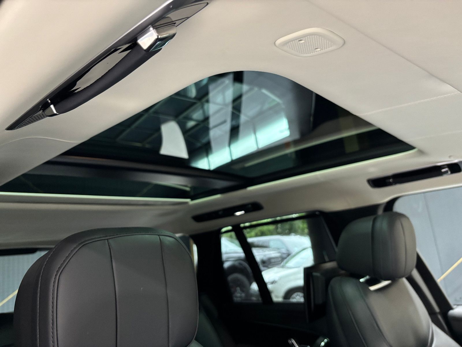 Fahrzeugabbildung Land Rover D350 First Edition/Autobiography/Fond-TV/VOLL