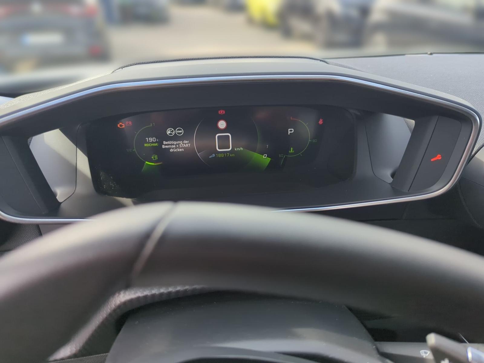 Peugeot 2008 1.2 PureTech 130 Allure Pack LED Navi ACC