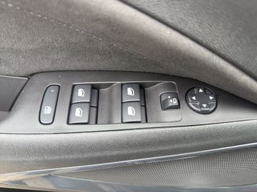 Fotografie 14 des Opel Crossland (X) Crossland Ultimate Paket Navi Kamera LED Keyless