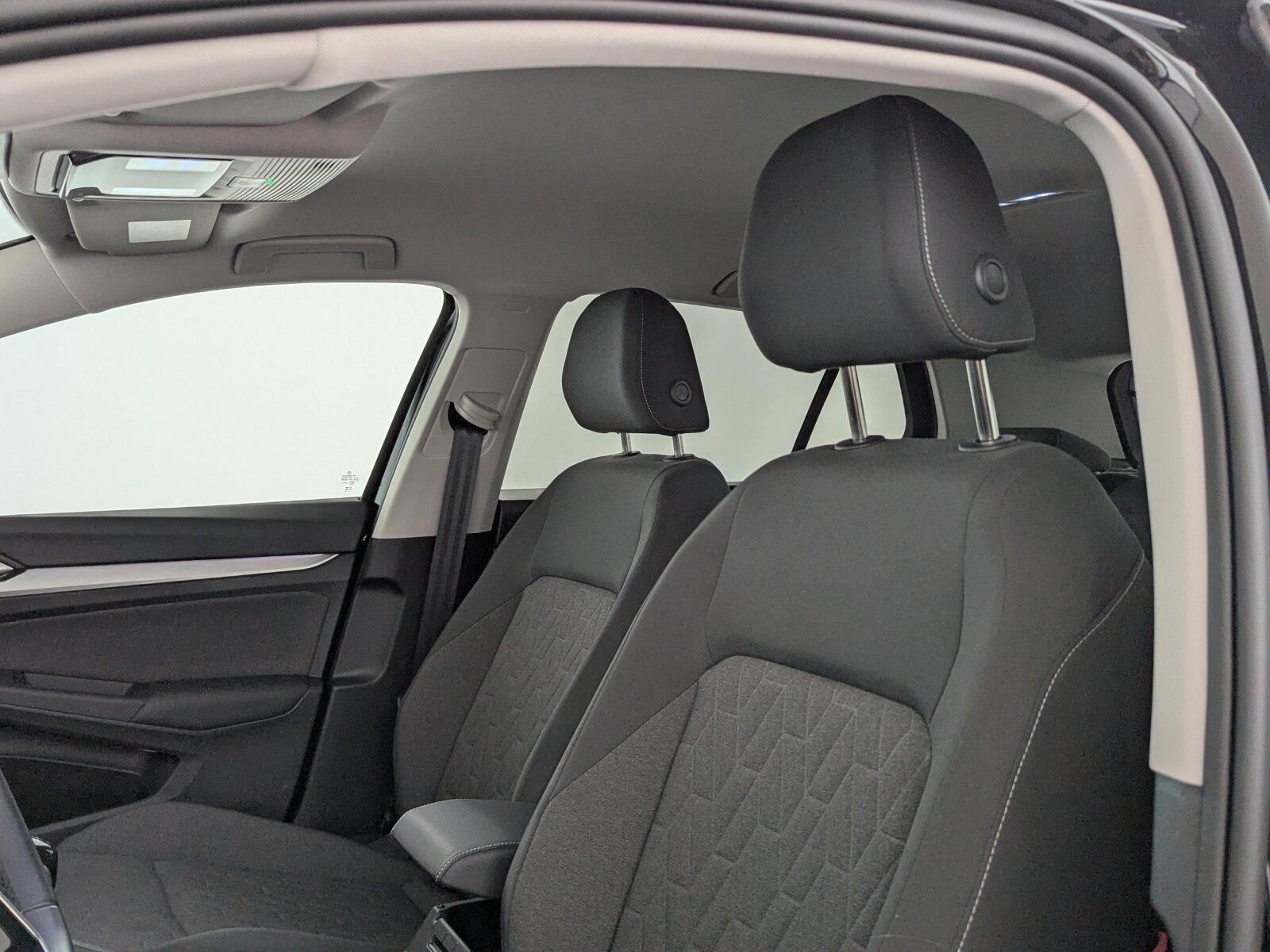 Volkswagen Golf VIII 1.5 TSI Life NAVI+AHK+ACC+SHZ+PDC+, миниатюра 12