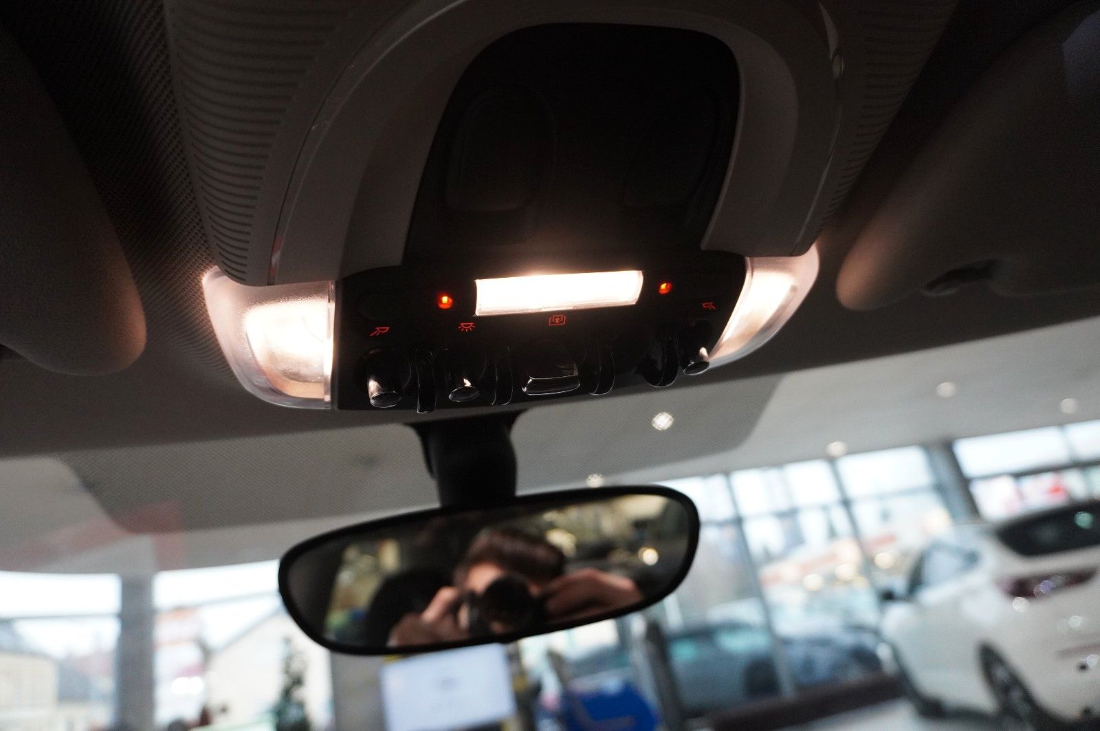 Fahrzeugabbildung MINI COOPER 1.5 3-TÜR PANO./SHZ/KLIMA/BT