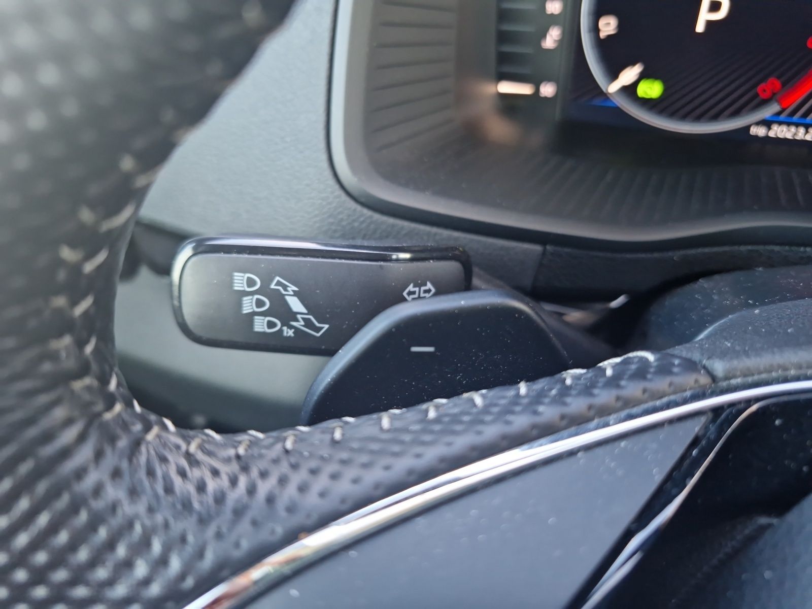 Fahrzeugabbildung SKODA Karoq TDI Sportline 4x4 Matrix PANO ACC Kamera36