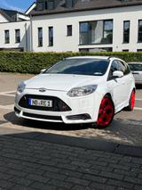 Ford Focus 2,0 EB ST Leder-Exklusiv-Paket Turnier ST - Ford Focus aus 2012: ST