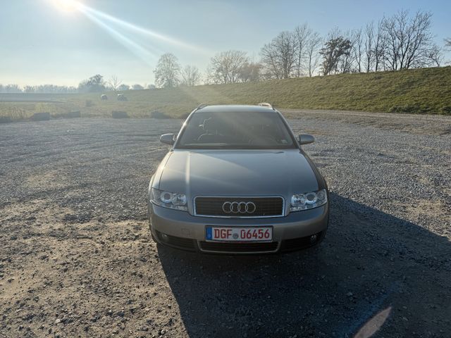 Audi A4 Avant 2.0 Ahk Shz Pdc Tüv Zahnriemen Gew.....