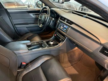 Jaguar XF - 10