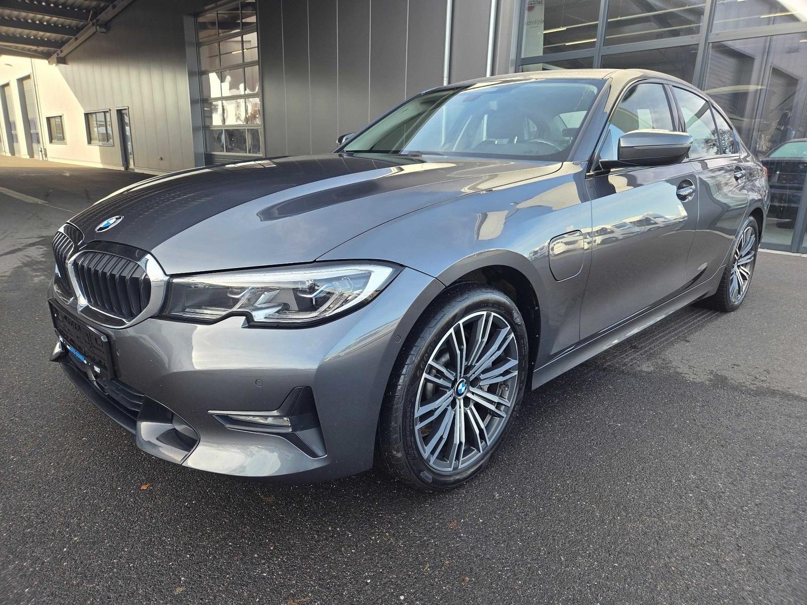 BMW 330 e Aut. Sport Line Glasdach Driving As ele.Si