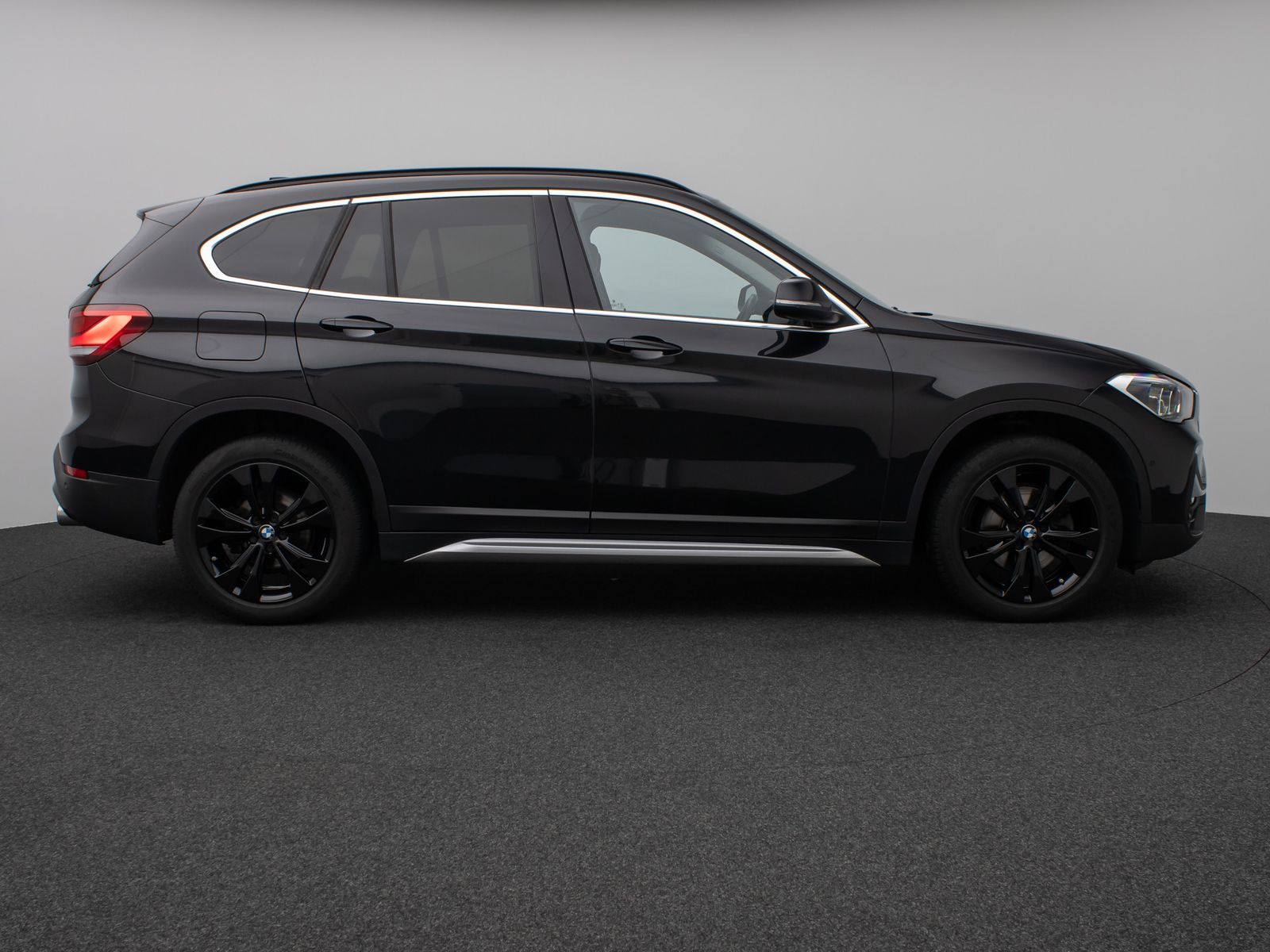 Fahrzeugabbildung BMW X1 sD18d xLine Parkassist HUD DAB Lenkrhzg Alarm