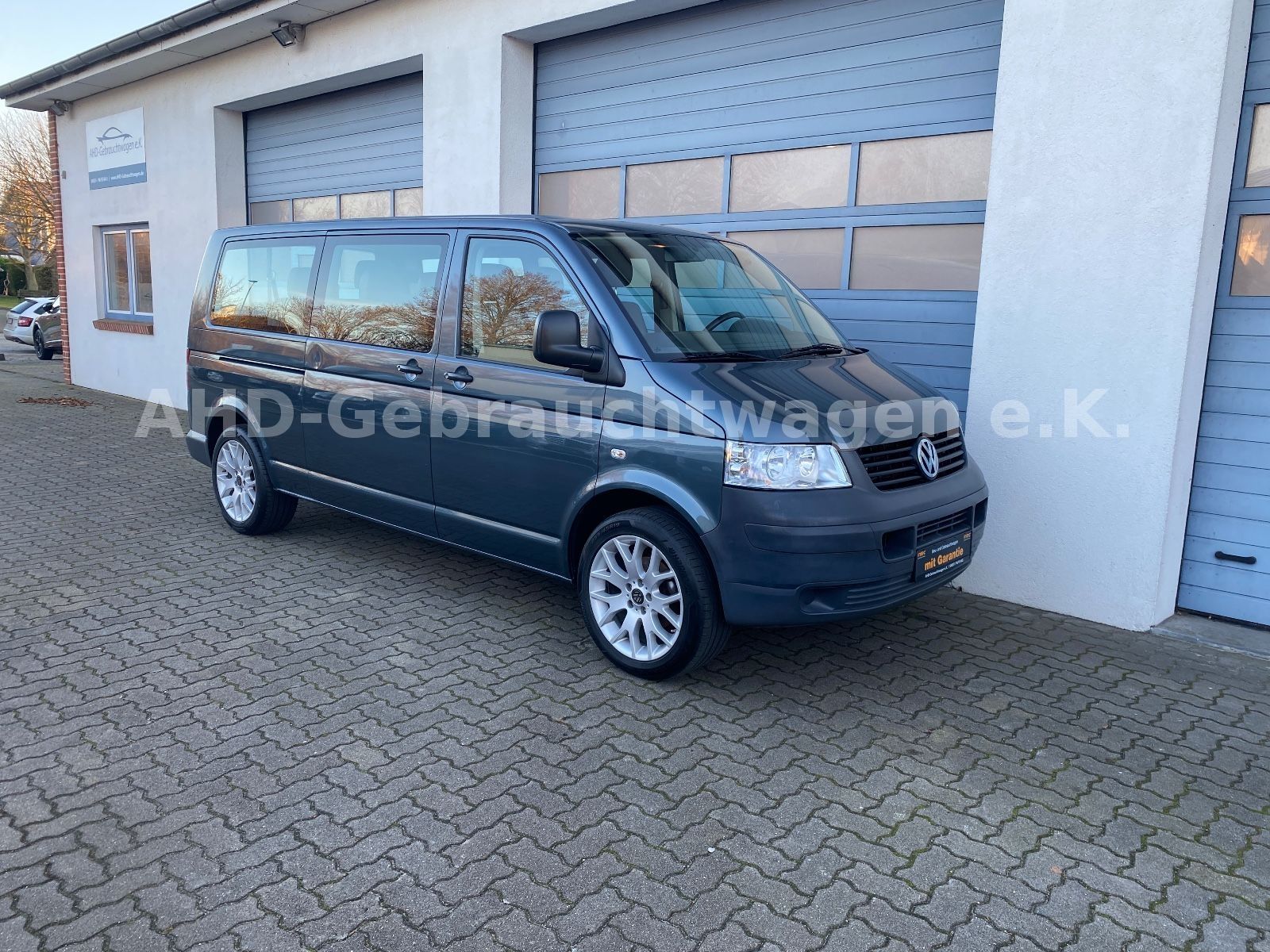 Fahrzeugabbildung Volkswagen T5 Langer Radstand 1.9 TDI 9-Sitzer Klima AHK