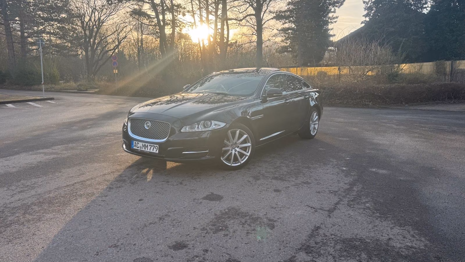 Jaguar XJ