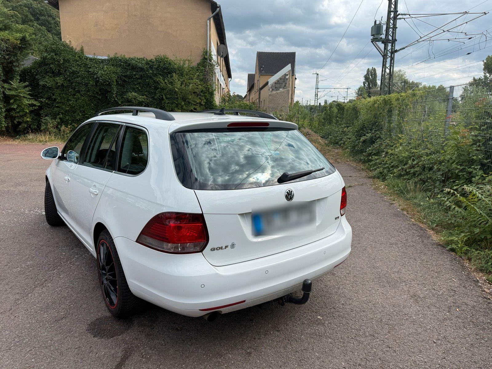 Volkswagen Golf 2011 — engine 105 HP (77kW)