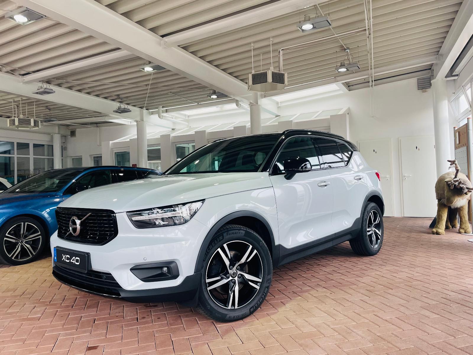 Volvo XC40 B4 R-Design Autom PDC Cam Blis NR scheckh