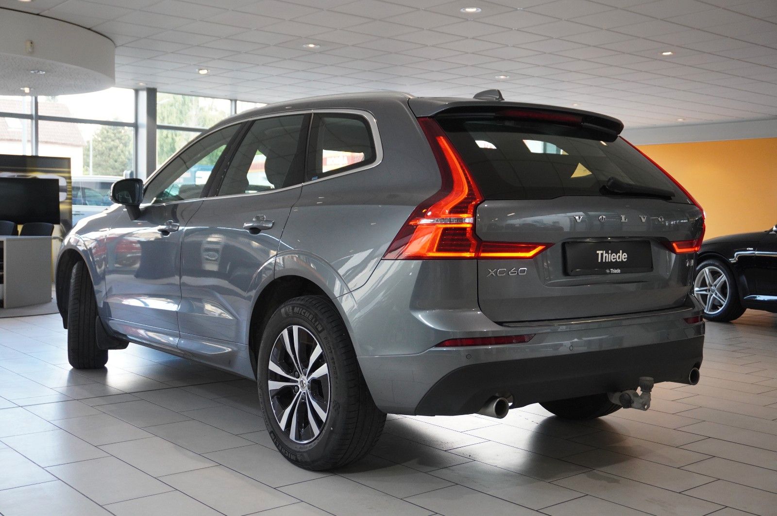 Fahrzeugabbildung Volvo XC 60 T4 MOMENTUM PRO NAVI/LED/VIRTU./SHZ/AHK