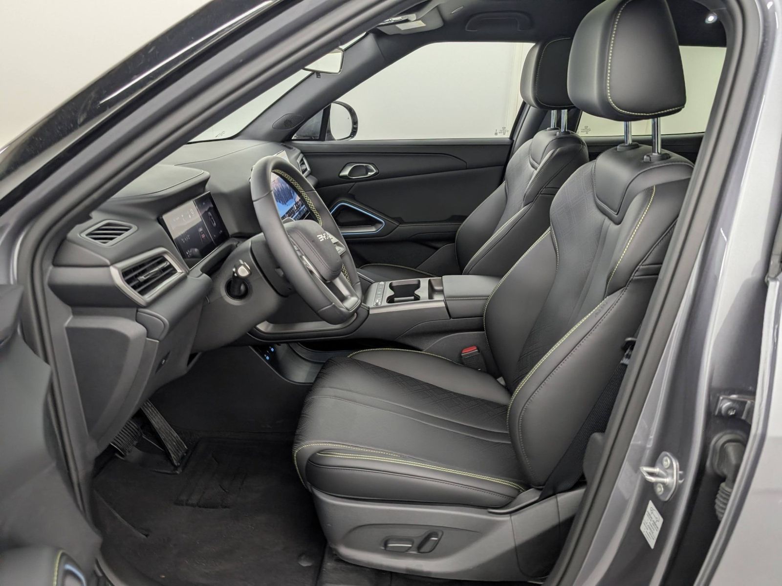 BYD ATTO 2 DM-i Boost Glasdach SHZ Kamera – Bild 8