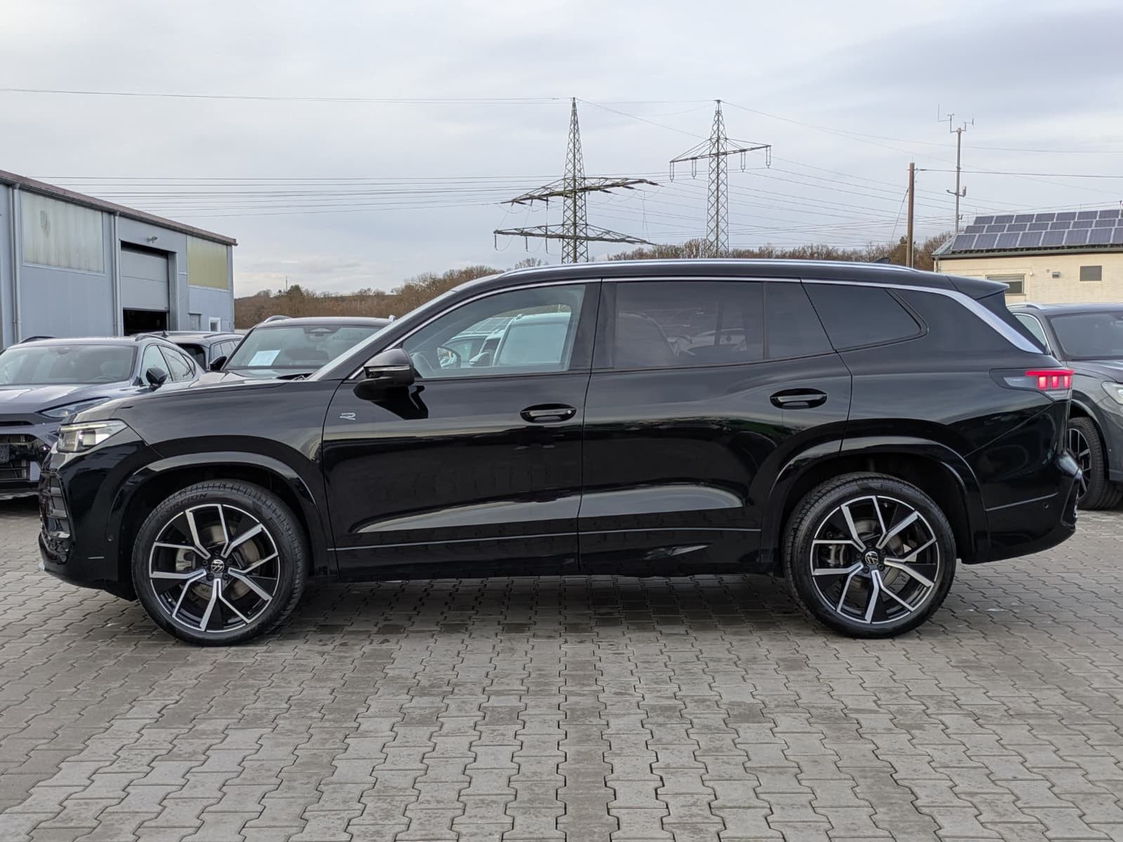 Fahrzeugabbildung Volkswagen Tayron 2.0 TDI 4M R-Line 7Si*MATRIX*AHK*PANO*HUD