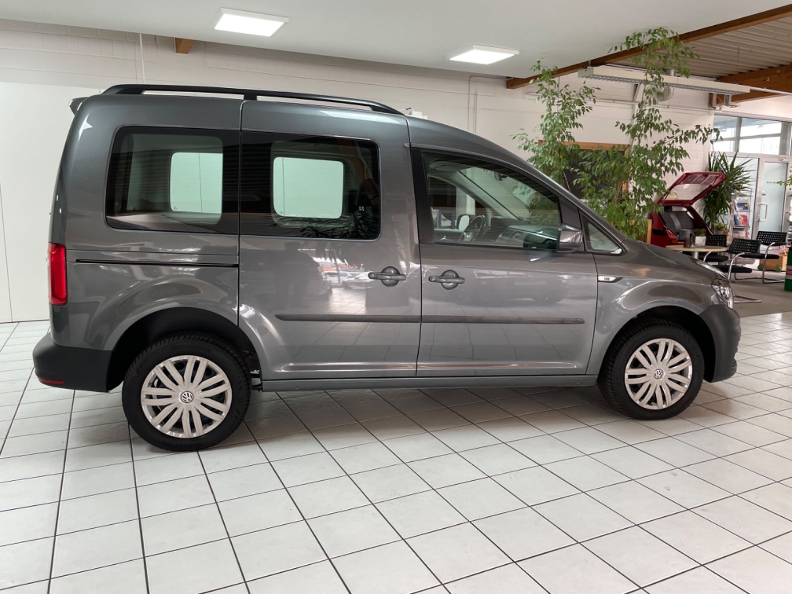 Fahrzeugabbildung Volkswagen Caddy Kombi Trendline 4x4 4Motion *AHK, Stdhzg*