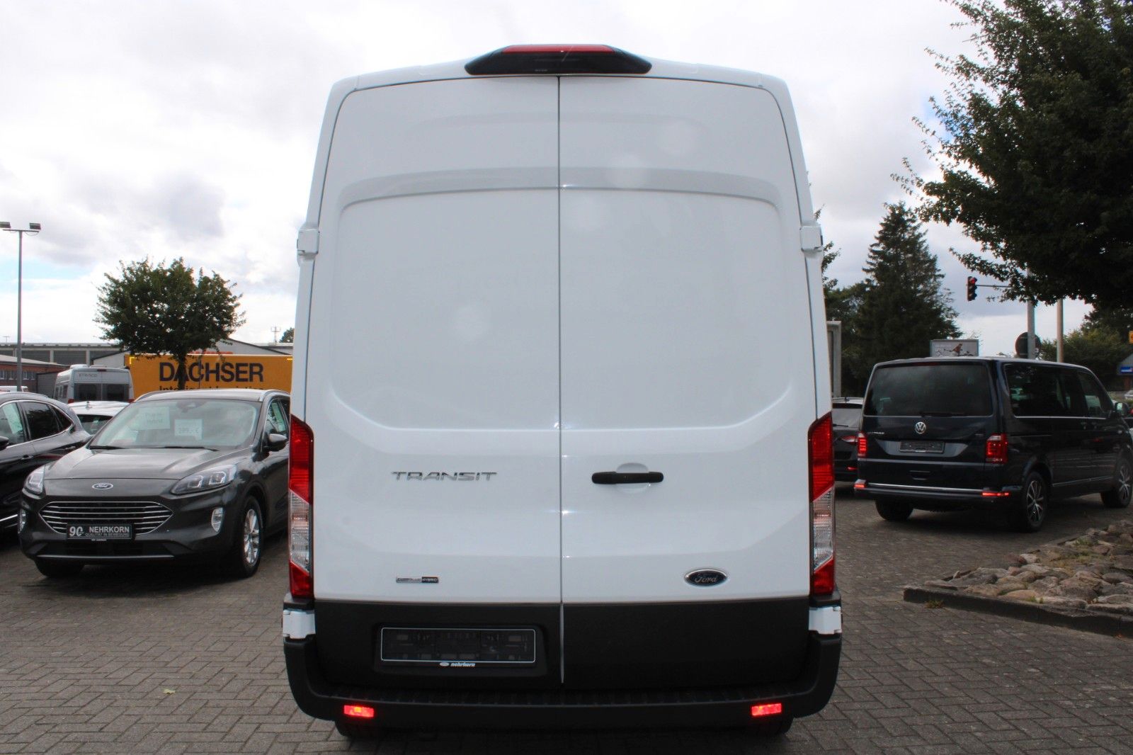 Fahrzeugabbildung Ford Transit 330 L2 H3 hoch TREND Kasten NAVI CAM ACC