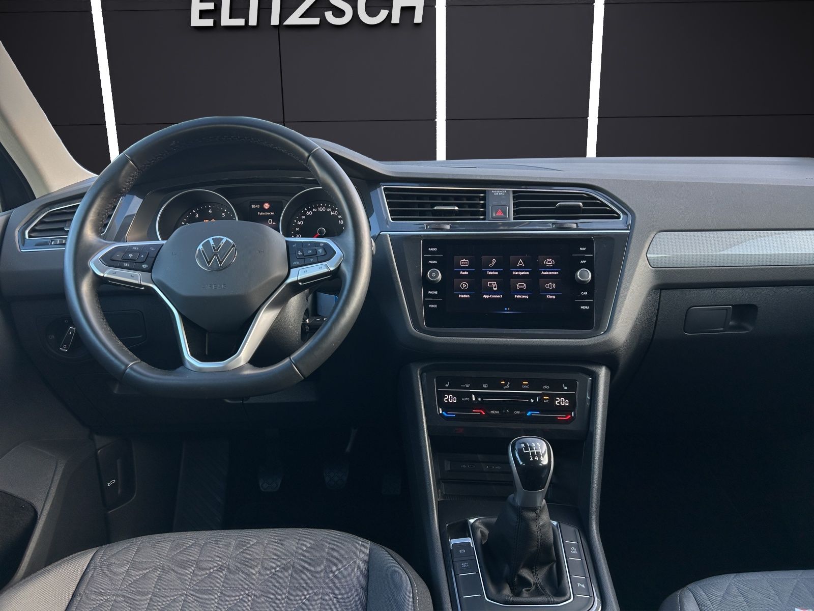 Fahrzeugabbildung Volkswagen Tiguan TSI Life LED ACC SH LRHzg PDC 18" WeConne