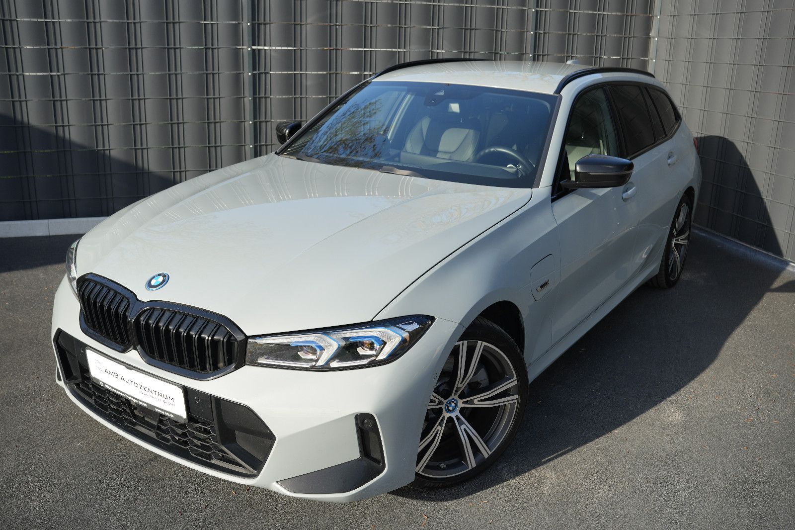 BMW 3 Touring 330 e M Sport*AHK*HIFI*LEDER*APPLE*DAB
