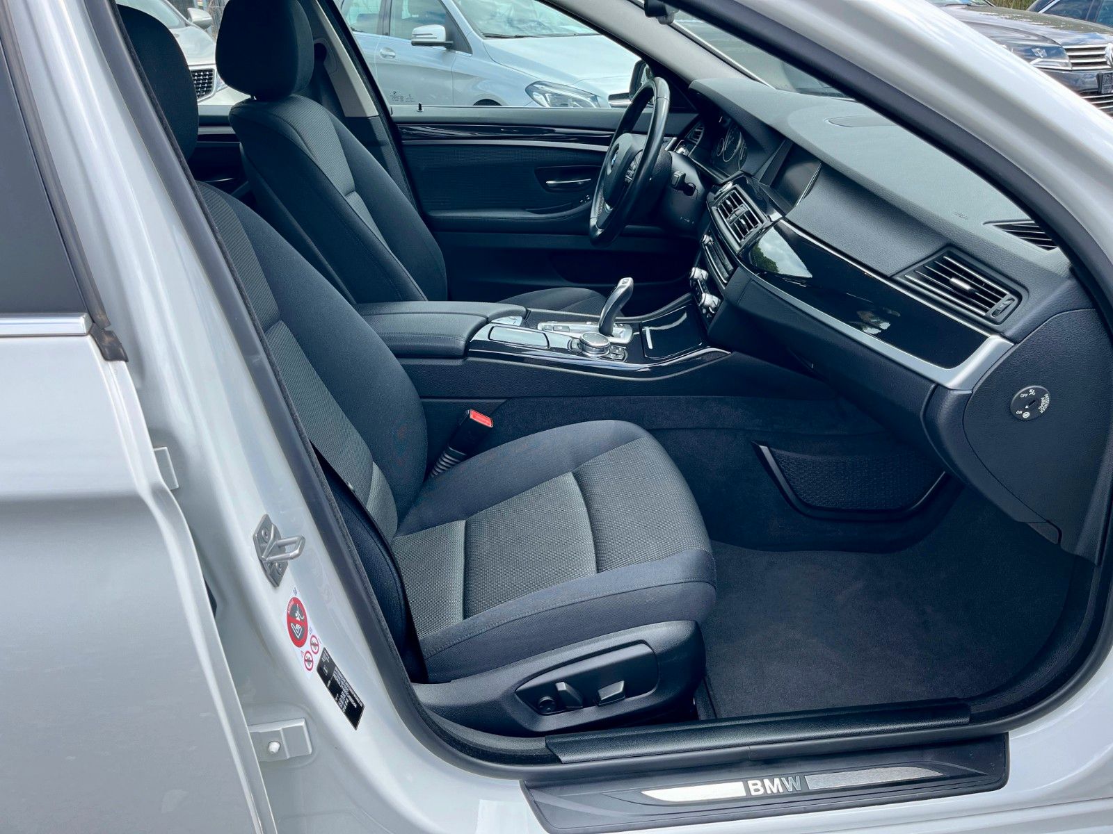 Fahrzeugabbildung BMW 520d Aut. Navi Alarm PDC HiFi Scheckheft SPORTL