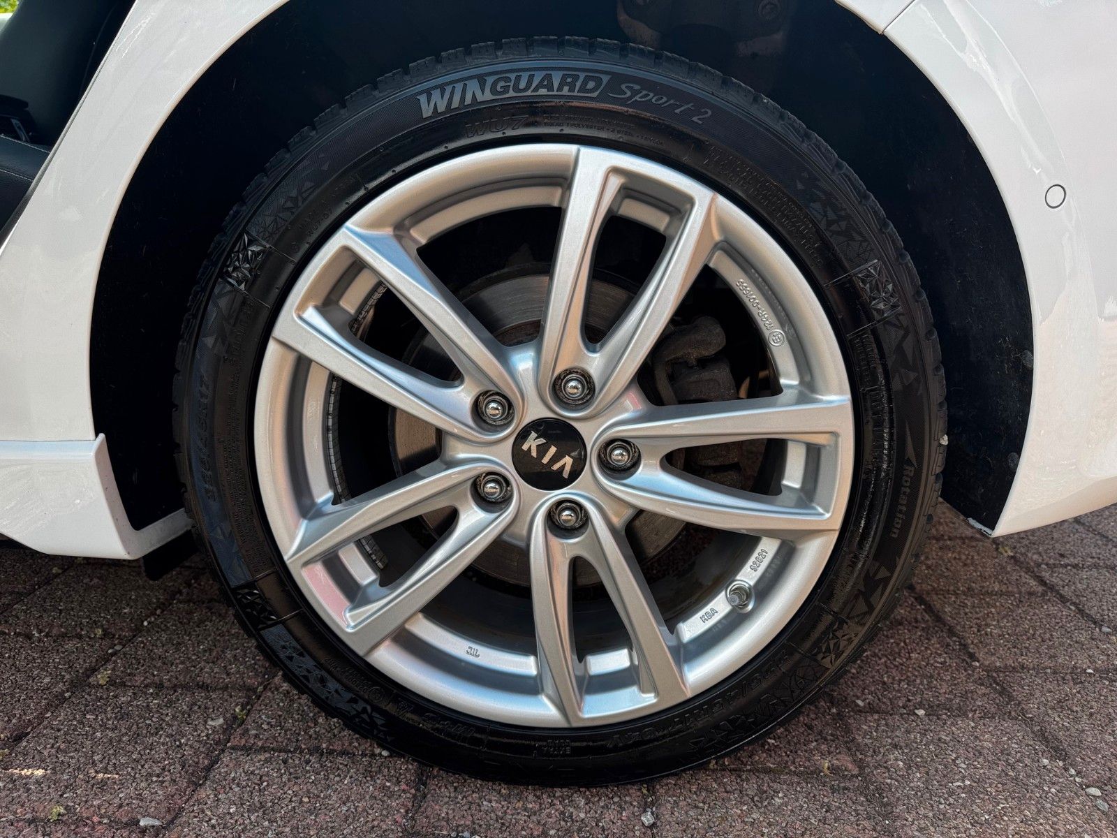 Fahrzeugabbildung Kia Ceed 1.4 GT-LINE GLASDACH NAVI KAMERA SITZHEIZUN