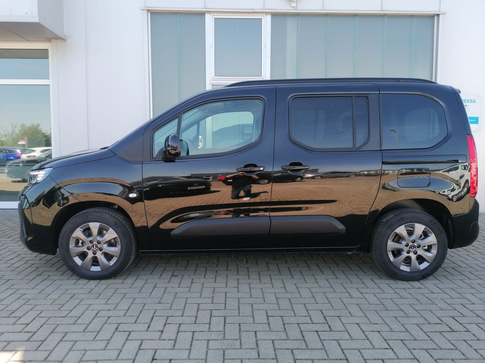 Fahrzeugabbildung Opel Combo 1.5 D PKW MATRIX-LED ALU KAMERA NAVI 10"