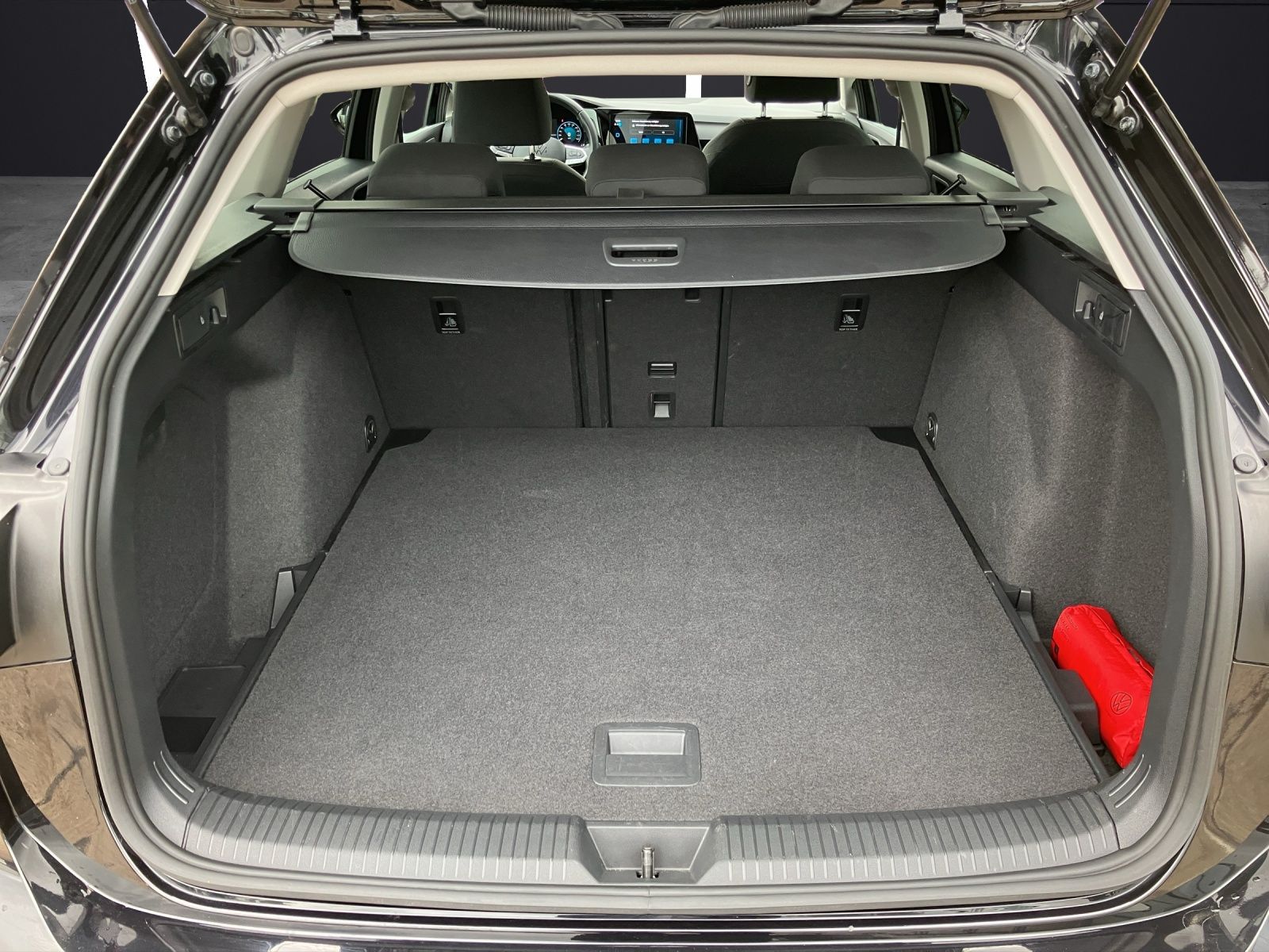 Fahrzeugabbildung Volkswagen Golf VIII Variant TDI Style DSG LED+ Navi ACC AI