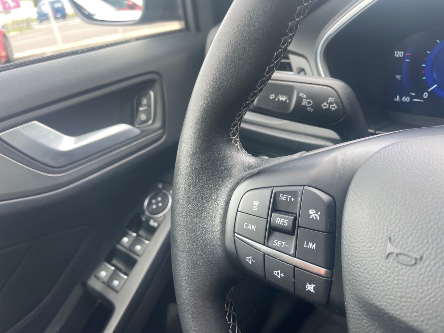 Fahrzeugabbildung Ford Focus Turnier Titanium X Kamera elek. AHK LED