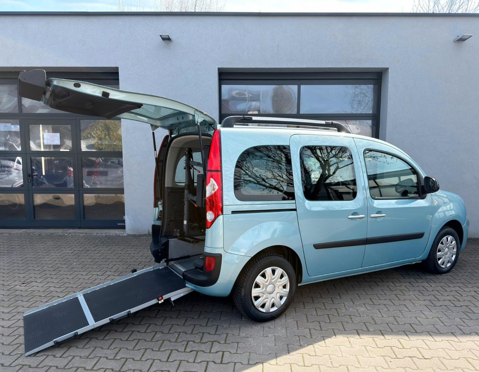 Renault Kangoo Behindertengerecht Rollstuhlrampe 2+1