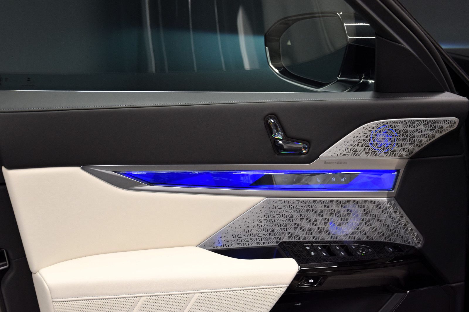 Fahrzeugabbildung BMW i7 xDrive 60 Design Pure Exce Fond-Ent. Kristall