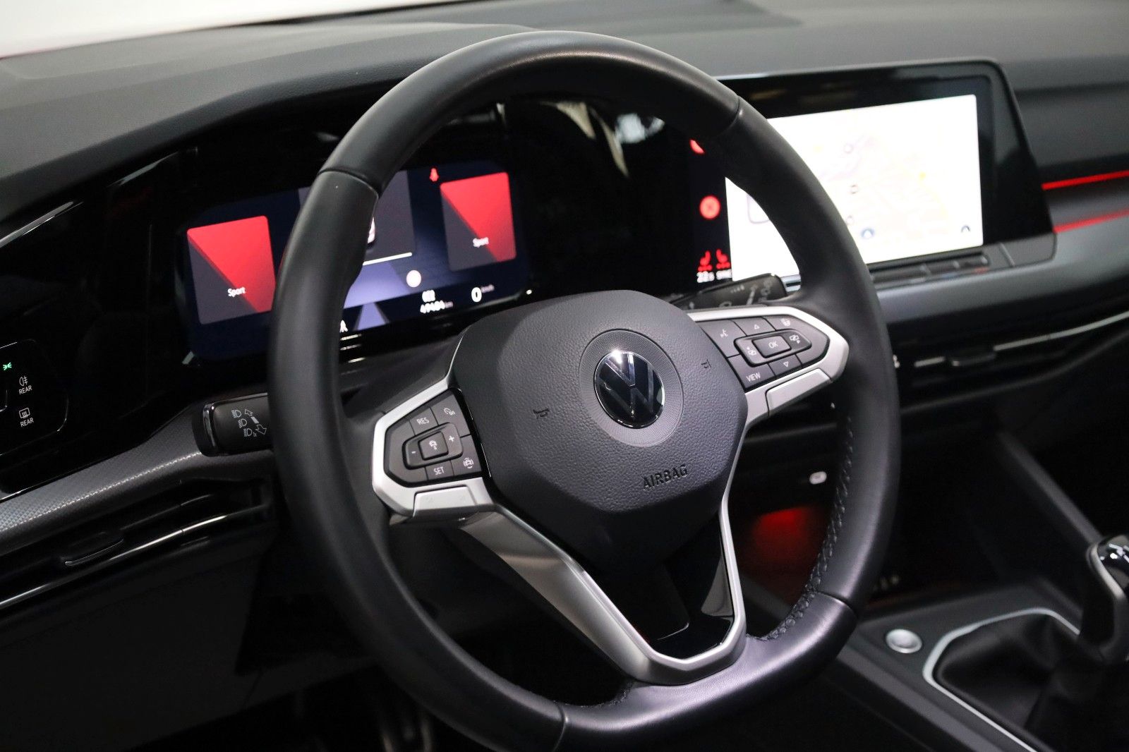 Fahrzeugabbildung Volkswagen Golf VIII Lim. Active Navi,LED,SH,PDC,ACC,SR+WR