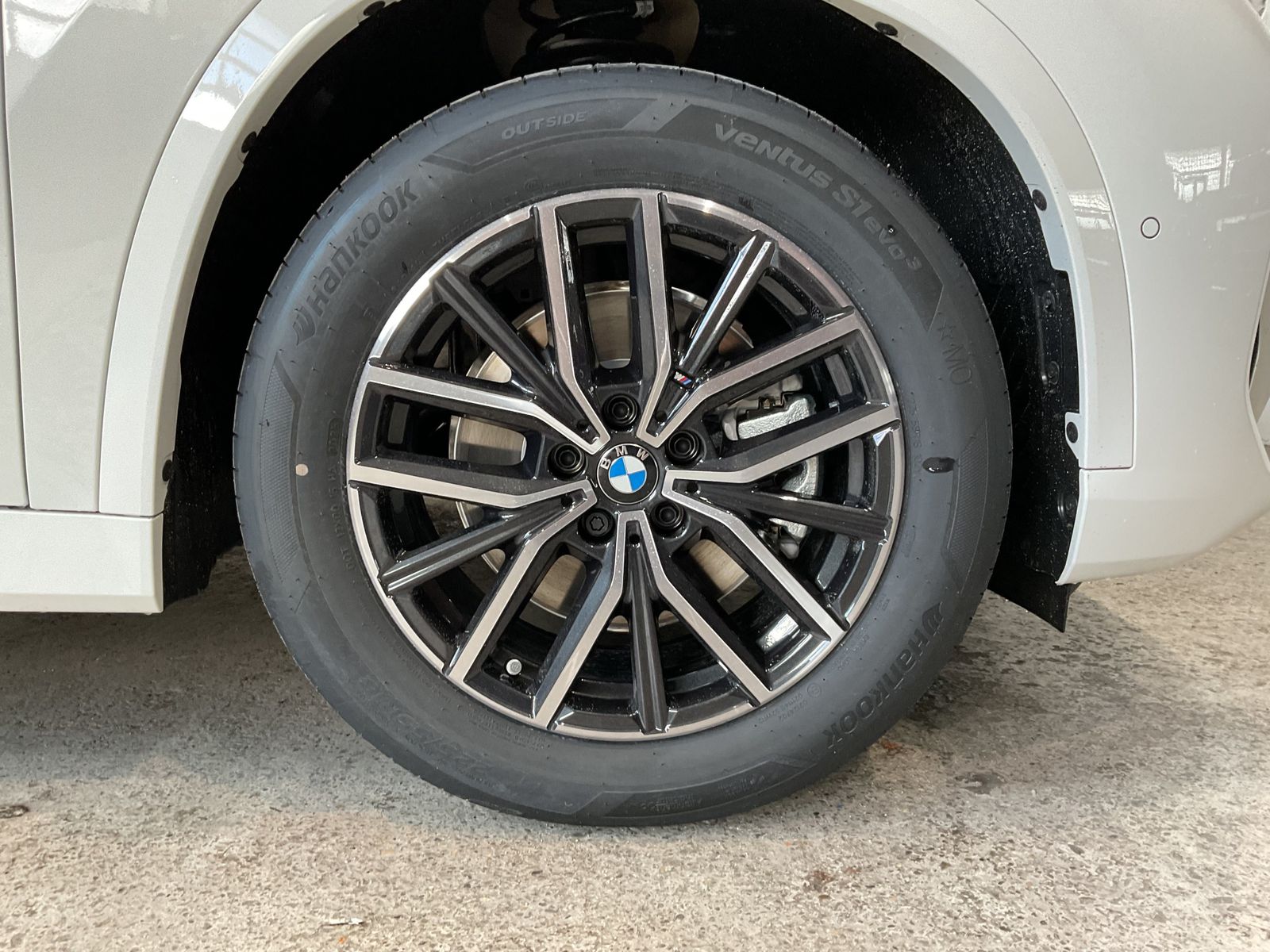 Fahrzeugabbildung BMW X1 sDrive20i *Head-Up *AHK *Komfortzugang