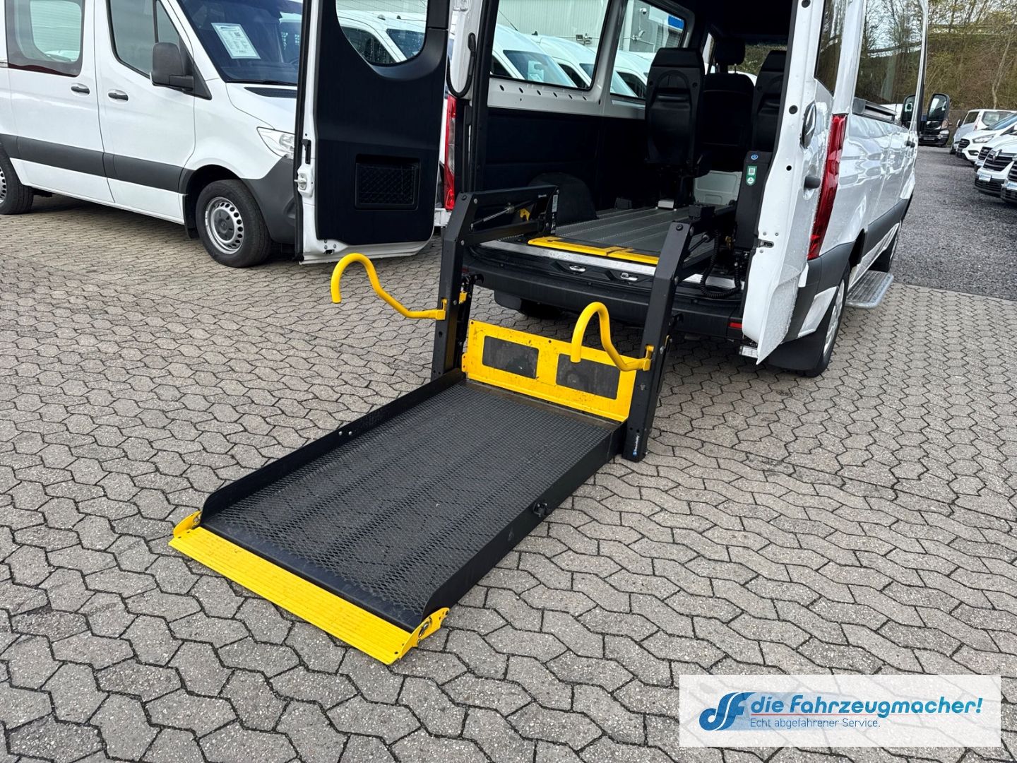 Fahrzeugabbildung Mercedes-Benz Sprinter III Tourer 311 CDI L2 VI Totwinkelassis
