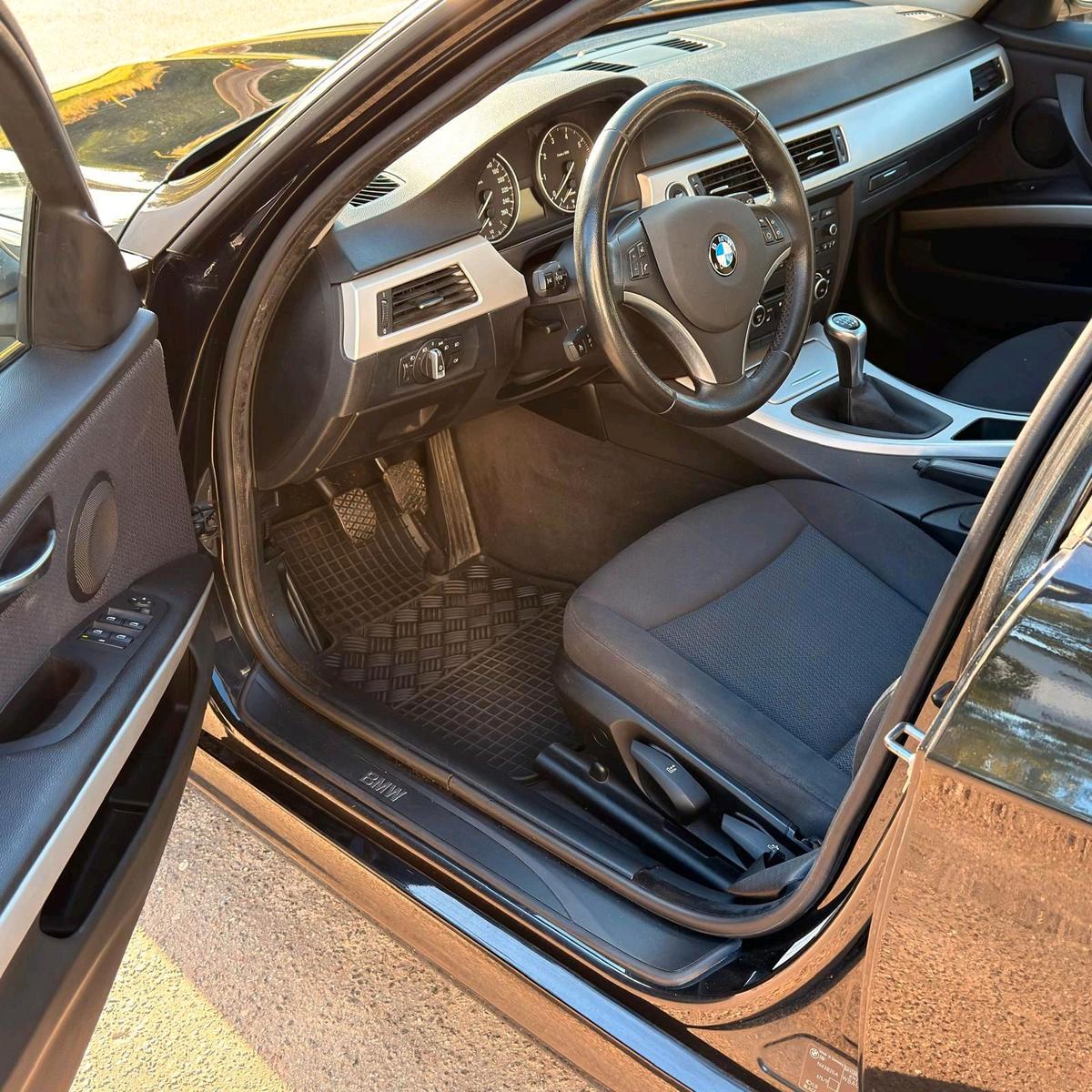 BMW 320 2011 — photo 11