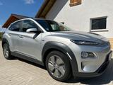 Hyundai KONA Elektro ELEKTRO 150kW - - silberne Hyundai KONA Elektro