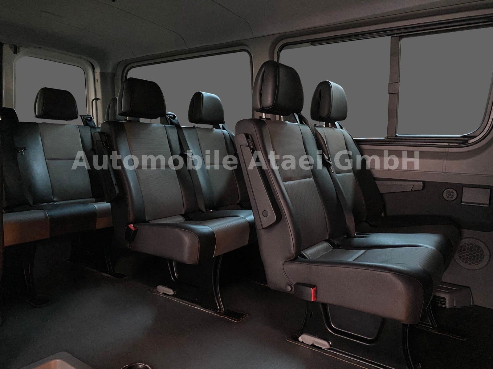 Fahrzeugabbildung Volkswagen Crafter Kombi 35 TDI 9-SITZE+STANDHZG+LEDER 0656