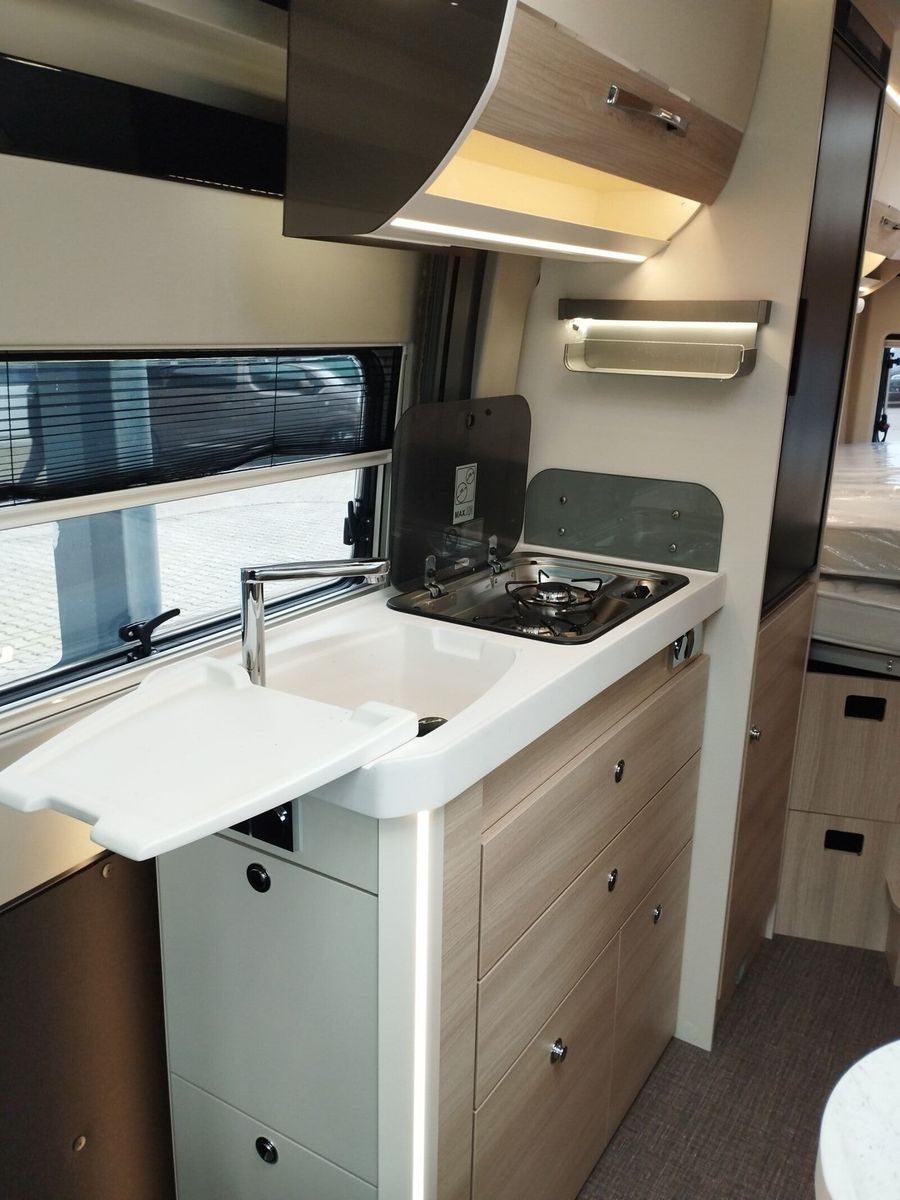 Fahrzeugabbildung Eura Mobil Van V 595 HB RFK, Klimaauto, Fahrassistenzpaket